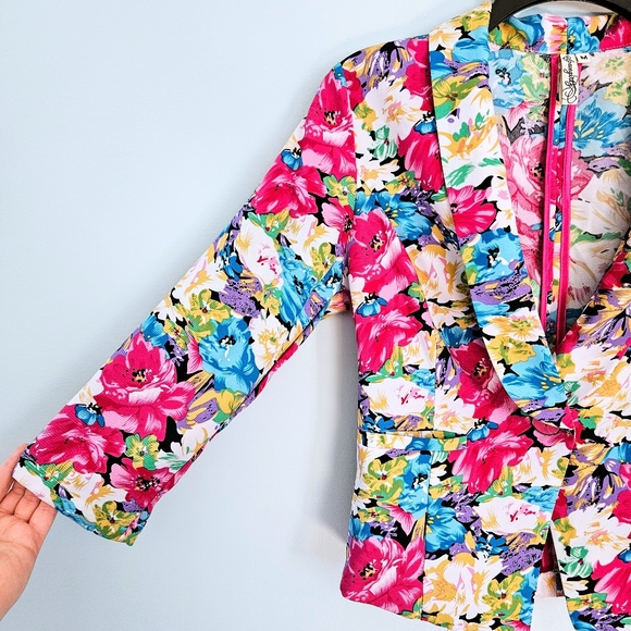 5/$30 NWT SpaceGirlz Bright Floral Stretchy Cropped Business Casual Blazer Sz M - Picture 5 of 9